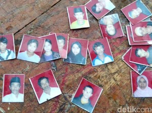 Haru, Korban Selamat Longsor Kampung Adat Temukan Foto Keluarganya