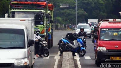 Aksi Nekat Pemotor Hindari Razia