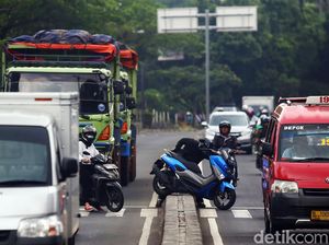 Aksi Nekat Pemotor Hindari Razia
