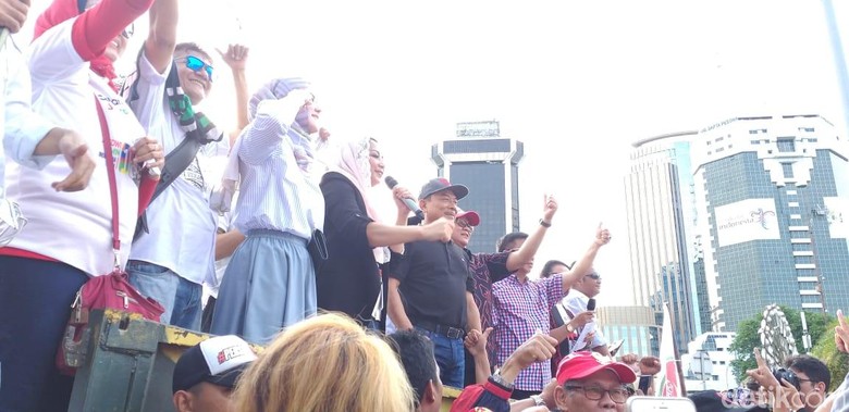 Moeldoko Bareng Angel Lelga Bersih-bersih Hoax dengan Poros Benhil Moeldoko Bareng Angel Lelga Bersih-bersih Hoax dengan Poros Benhil