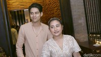 Prilly Latuconsina dan Maxime Bouttier saat ditemui di kawasan Setiabudi, Jakarta Selatan pada Kamis (10/1). Pool/Palevi S/detikFoto.