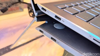 Sisi kiri ada dua port USB type C dan port microSD. Foto: Adi Fida Rahman/detikINET