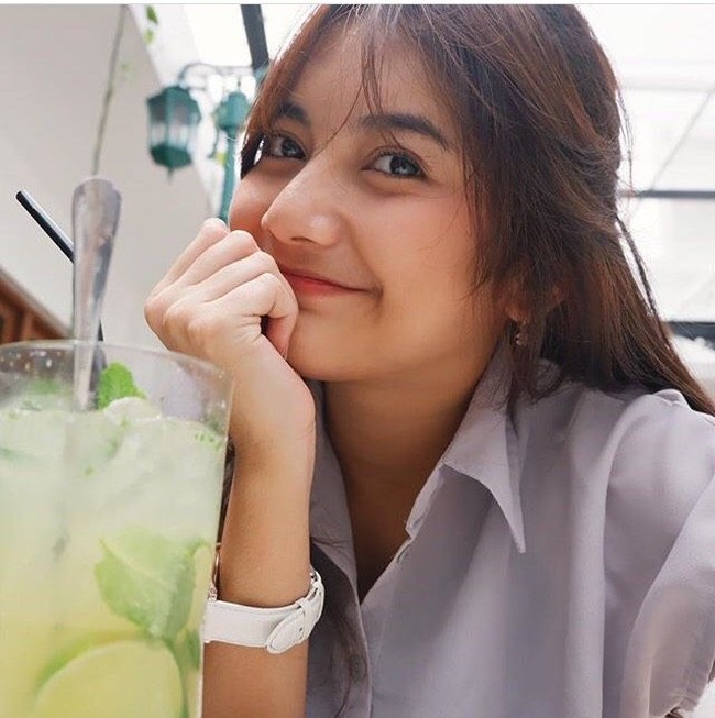 Fotonya itu pun dikagumi netizen dan memuji kecantikan yang dimiliki oleh mojan Bandung ini. Foto: Instagram @mariahstr