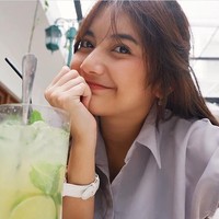 Fotonya itu pun dikagumi netizen dan memuji kecantikan yang dimiliki oleh mojan Bandung ini. Foto: Instagram @mariahstr