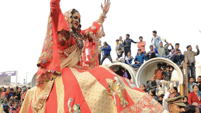Para Orang Suci Transgender dalam Prosesi Hindu di India Para Orang Suci Transgender dalam Prosesi Hindu di India