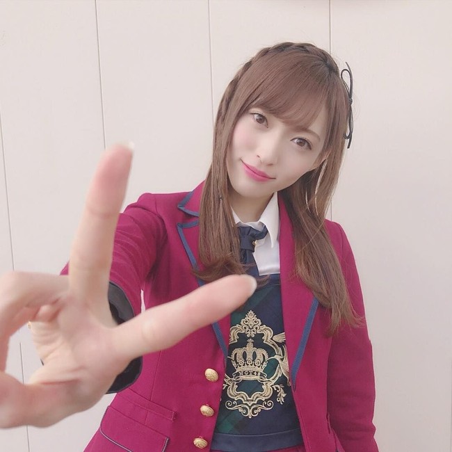 Yang membuat publik semakin kesal karena polisi meski sempat menangkap dua pria pelaku pelecehan pada Maho, mereka kemudian dibebaskan tanpa tuduhan apapun. Netizen pun kini ramai-ramai membuat petisi menuntut pihak AKS meminta maaf pada penyanyi dengan nama panggung Mahohon itu. Hashtag #justiceforMahohon kini juga bergema di Twitter. Foto: Instagram @nohohon_mahohon