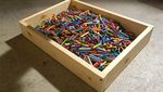 Keren! Gitar Ini Terbuat Dari 1.200 Batang Pensil Warna