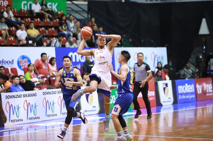 Arki Dikania Wisnu saat Satria Muda menghadapi Prawira Bandung, Jumat (11/1/2019) dalam lanjutan IBL 2018/2019.