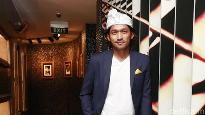 Ibnu Jamil yang Bikin Naksir hingga Pose Favorit Dinar Candy