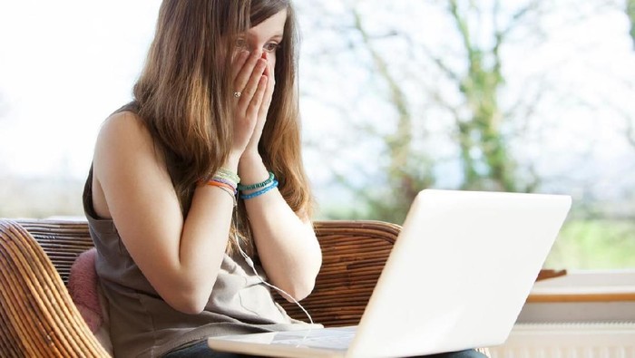 Ilustrasi percakapan meminta foto telanjang. Foto: iStock Ilustrasi percakapan meminta foto telanjang. Foto: iStock