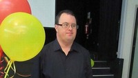Kini Russell telah berusia 50 tahun dan telah pensiun. Ia bekerja di McDonald selama 32 tahun dan memberikan pelajaran hidup untuk rekan kerja lainnya. Istimewa/Boredpanda.