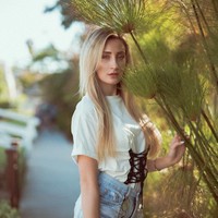 Aku terus menonton grup seperti Big Bang. Lalu aku berkencan dengan beberapa teman penari Asiaku dan itu berawal dari situ. Aku hanya melihat pria Asia lebih menarik. Ini aneh, pergantian yang lambat, ungkapnya dilansir Nextshark. Foto: Instagram @hollytwolf