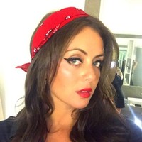 Sebenarnya sejak sebelum terkenal, Alexa sudah menyadari jika kebiasaan itu aneh. Bahkan di momen yang membuatnya terkenal, Alexa sempat mengatakan pada keponakannya untuk tidak bilang ke siapa pun mengenai hobinya makan ayam goreng dicelupkan ke soda. Foto: Instagram @alexag