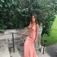 Alexa pun diketahui bukan orang sembarang karena ia adalah salah satu teman anak Tiffany Trump. Ia juga merupakan seorang sosialita yang diminta untuk jadi model desainer Andre Warren bersama anak Donald Trump tersebut. Foto: Instagram @alexag