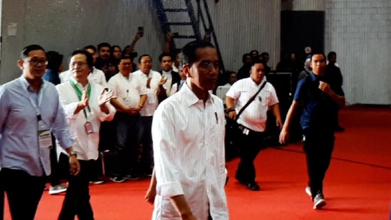 Jokowi: Saya Marah Kalau Ada yang Remehkan Profesi Driver Online Jokowi: Saya Marah Kalau Ada yang Remehkan Profesi Driver Online