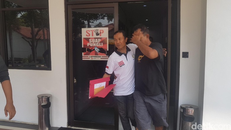Kejati Banten Tahan Tersangka Korupsi Bendungan Cihara Rp 3,5 M Kejati Banten Tahan Tersangka Korupsi Bendungan Cihara Rp 3,5 M