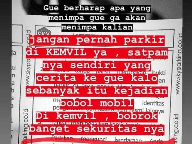 Mobil Dibobol di Parkiran Mal Kemang Village