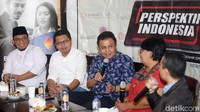 Hadir dalam diskusi tersebut (kiri-kanan) jubir capres-cawapres 02, Dahnil Anzar Simanjuntak, jubir capres-cawapres 01 Zuhairi Misrawi, moderator Ichsan Loulembah, peneliti LIPI Sri Nuryanti dan pengamat politik Afrimadona. 
