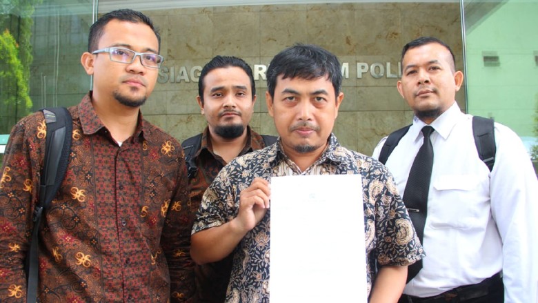 Kader PKS Polisikan Ade Armando Terkait Fitnah Prostitusi Online Kader PKS Polisikan Ade Armando Terkait Fitnah Prostitusi Online