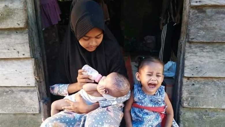 Kisah Pilu Gadis Kecil di Riau, Hidupi 2 Adiknya yang Masih Balita Kisah Pilu Gadis Kecil di Riau, Hidupi 2 Adiknya yang Masih Balita