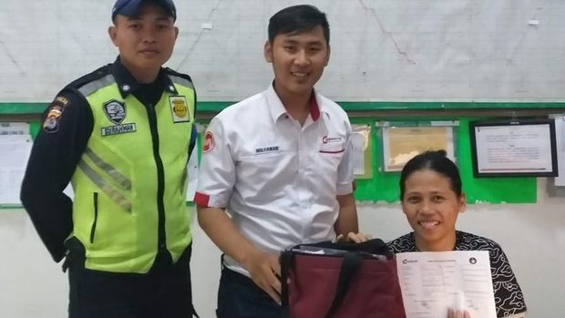 Tas Berisi Duit Rp 40 Juta Ditemukan di KRL Tn Abang-Serpong