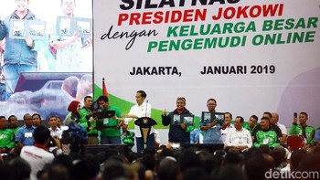 Jokowi mengatakan, pengemudi taksi ataupun ojek online merupakan pekerjaan mulia. Para driver itu menurutnya berani keluar dari zona nyaman.