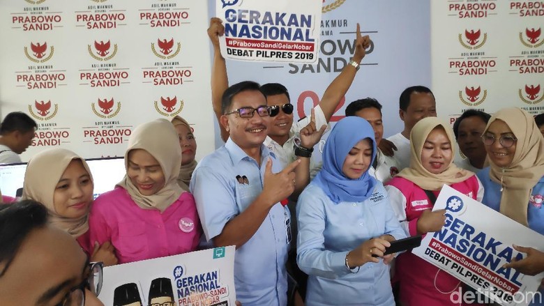 Saat Eks Menteri Kabinet Kerja Nyanyi Jangan Lagi Pilih Jokowi Saat Eks Menteri Kabinet Kerja Nyanyi Jangan Lagi Pilih Jokowi