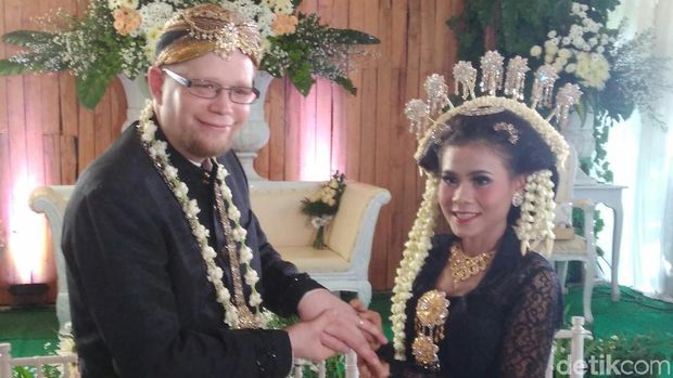 Cerita Bule Jerman dan Gadis Purworejo Sebelum Menikah