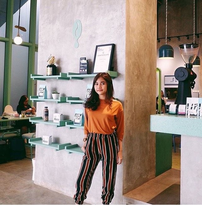 Mojang Bandung berusia 17 tahun ini memang cukup populer di Instagram. Ia pun telah memiliki 47 ribu lebih pengikut di akun media sosialnya itu. Foto: Instagram @mariahstr