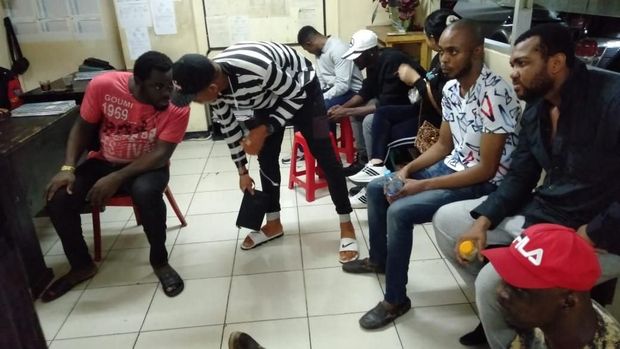 Belasan WNA ini diduga melanggar aturan keimigrasian.