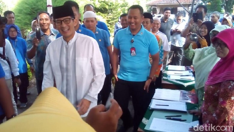 Sandiaga Janji akan Evaluasi BPJS Kesehatan Sandiaga Janji akan Evaluasi BPJS Kesehatan