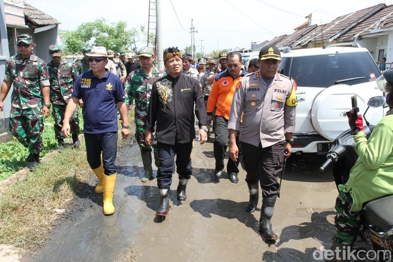 Kunjungi Lokasi Puting Beliung, Bupati Bandung: Bantuan Sudah Turun Kunjungi Lokasi Puting Beliung, Bupati Bandung: Bantuan Sudah Turun