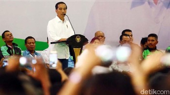 Saya kadang-kadang marah dan jengkel, kalau ada yang meremehkan profesi pengemudi transportasi online. Ini adalah sebuah pekerjaan mulia. Yang memberikan income dan pendapatan untuk menyejahterakan keluarga kita, kata Jokowi dalam acara silaturahmi nasional pengemudi online di Jakarta International Expo Kemayoran, Jakarta Pusat, Sabtu (12/1/2019).