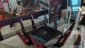 Ini bukan drone, tapi game acceleration GT-AX11000. Foto: Adi Fida Rahman/detikINET