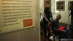 Senyum Semringah Penyandang Disabilitas Kunjungi Museum Keramik