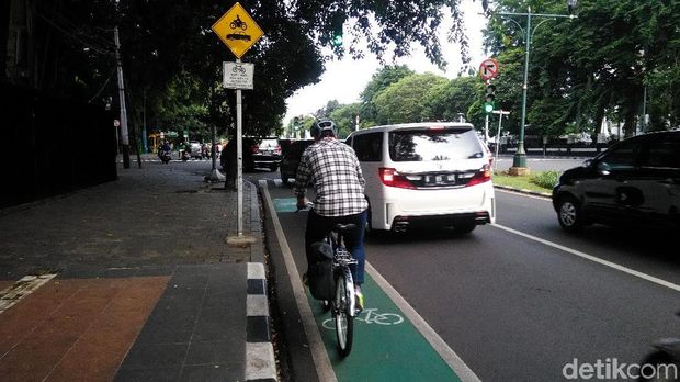 Anies Targetkan Pembuatan Jalur Sepeda Rampung Sebelum Akhir 2019 