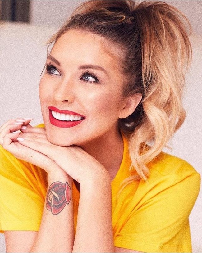 Memiliki satu juta lebih pengikut di Instagram, Brooke merupakan wanita Inggris yang menggeluti karier dalam melakukan video online lucu. Foto: Dok. Instagram