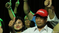 Menhub Budi Karya menyambut baik deklarasi P31 tersebut. Dia juga mengapresiasi dukungan yang diberikan oleh organisasi pilot tersebut kepada Jokowi-Maruf.