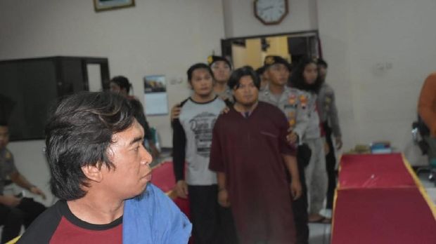 Tangan Diborgol, Ini Tampang Para Tersangka Pelaku Bentrok Solo 