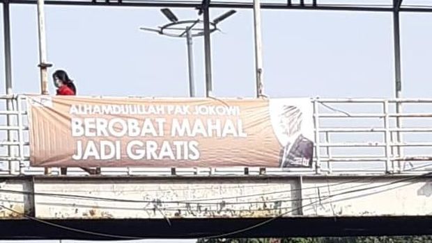 Relawan KPS Tebar Spanduk Program-program Jokowi