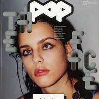 Kadang aku menyapa seseorang dan mereka tidak sadar aku berbicara dengan mereka, yang mana sangat menggangguku waktu kecil. Karena ini, aku selalu mengasosiasikan mata juling dengan tak kelihatan (orang lain). dengan tidak bisa terhubung dengan orang, dengan perasaan terkurung di belakang kacamata, pikiran claustrophobic parah untuk anak, ungkapnya dilansir ID Vice. (Foto: Instagram @moffygathornehardy)