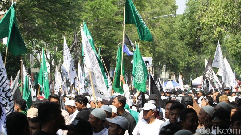 Massa Tablig Akbar PA 212 di Solo Bubar Tepat Waktu dengan Tertib Massa Tablig Akbar PA 212 di Solo Bubar Tepat Waktu dengan Tertib