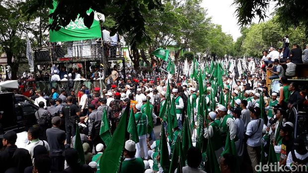 Tablig Akbar PA 212 di Bundaran Gladag, Solo, Minggu (13/1) kemarin