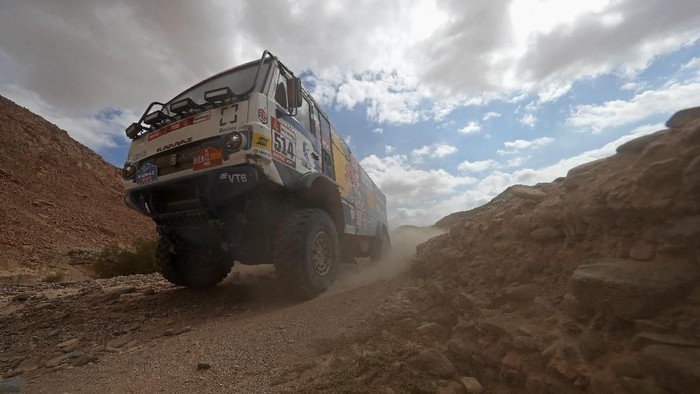 AREQUIPA, PERU - JANUARY 10:  Kamaz - Master no. 514 KAMAZ 43509 T4 2 truck driven by Dmitry Sotnikov of Russia and Dmitrii Nikitin of Russia and Ilnur Mustafin of Russia compete during Stage Four of the 2019 Dakar Rally between Arequipa and Moquegua on January 10, 2019 in near Arequipa, Peru.  (Photo by Dean Mouhtaropoulos/Getty Images)