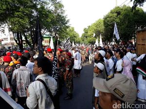 Massa Tablig Akbar PA 212 Mulai Padati Bundaran Gladag Solo