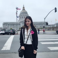 Ia juga terlihat banyak menghabiskan waktu untuk berjalan-jalan. Dalam akun Facebook-nya. Vivi juga tampak pergi ke luar negeri. Foto: Facebook Vivi