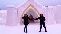 Tempat mereka menginap adalah Arctic SnowHotel & Glass Igloos. (nadinelist/Instagram)