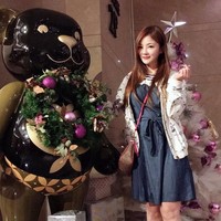 Dilihat dari media sosialnya, kini tampaknya Vivi tak lagi membantu gerai yang menyajikan daging dengan cara masak braised tersebut. Foto: Facebook Vivi