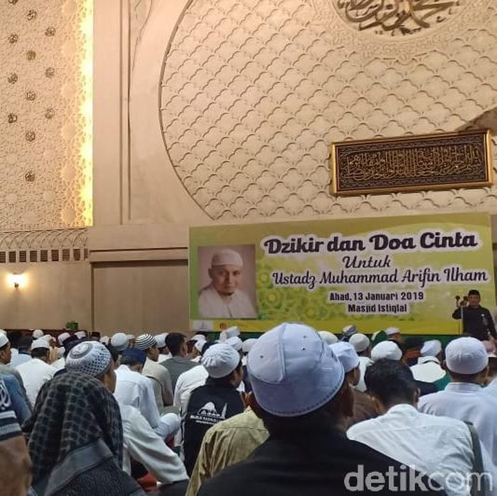 Jemaah di Masjid Istiqlal Gelar Dzikir untuk Ustaz Arifin Ilham