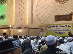 Jemaah di Masjid Istiqlal Gelar Dzikir untuk Ustaz Arifin Ilham